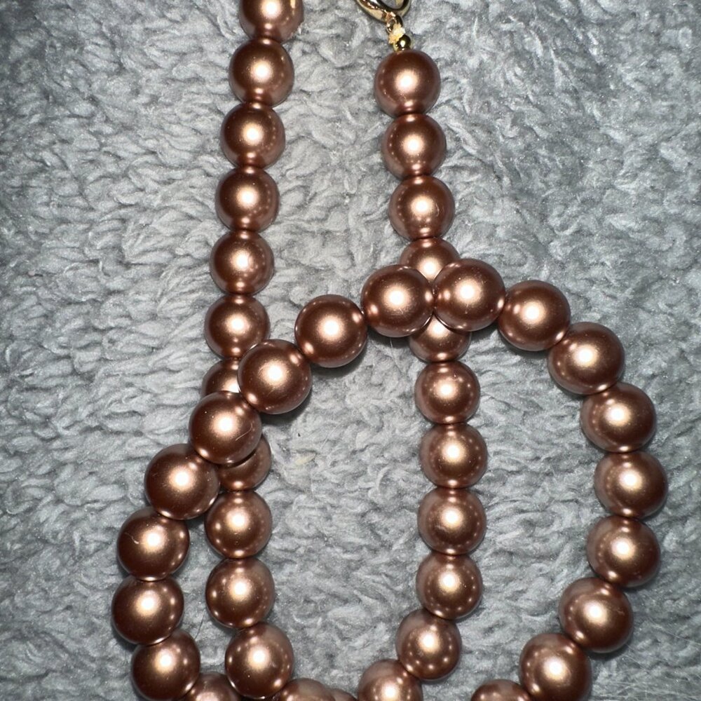 Peach Faux Pearl Gold Clasp Necklace